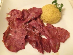 Typische Gerichte des Trentino. In Riva del Garda finden Sie Tradition, Qualität und gute Küche zu finden. Probieren Sie die Carne Salada 