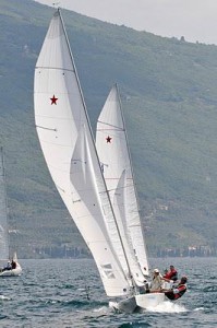 Segeln auf dem Gardasee ist eine Tradition, die bis thebest Skippern der Welt Gebar. Entdecken Sie den Wind.
