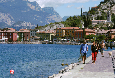 Torbole, rinomato centro di windsurf e vela. Informazioni su B&B, agriturismi, camping, alberghi, residence, agriturismi e hotel sul lago di Garda.